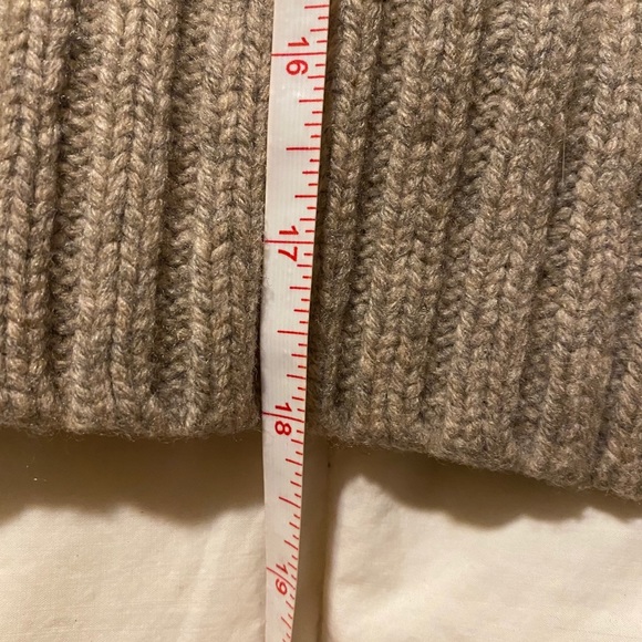 Aritizia Sweater - Picture 7 of 10